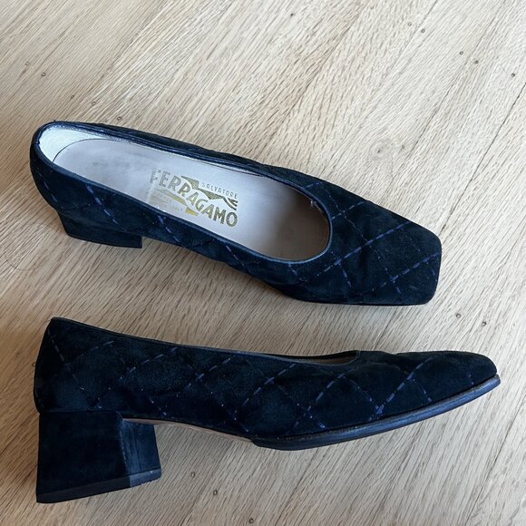 Vintage Ferragamo Black/Navy Heels - Picture 4 of 9